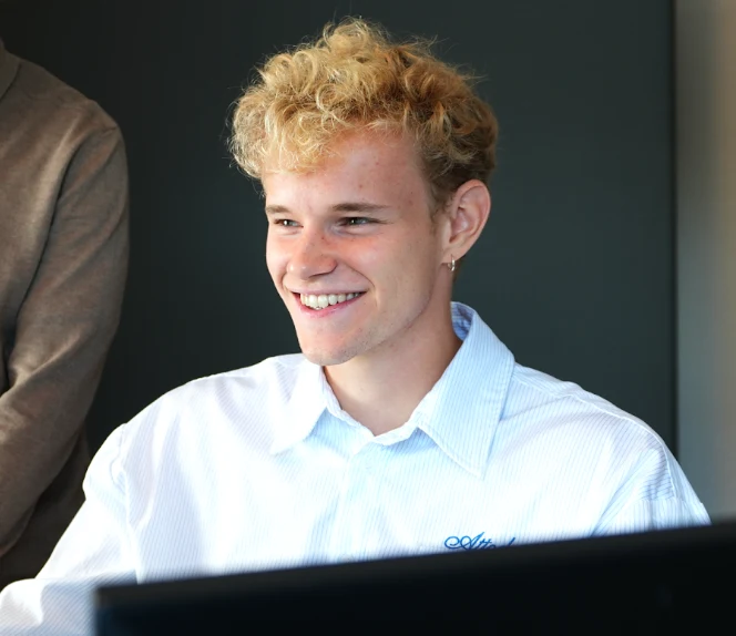 Julius fra Sandfuss ved skærmen